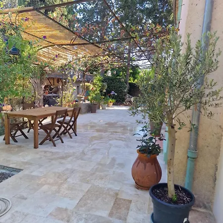 Un Petit Coin De Tranquile Pres De La Villa